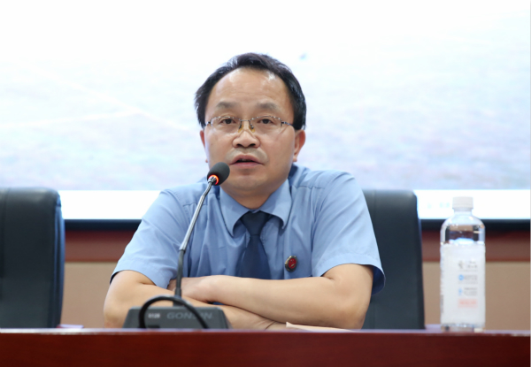 永顺检察官为县二中教职工讲授校园安全法治课