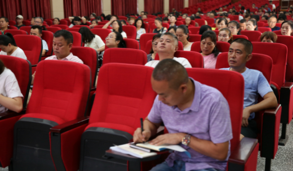 永顺检察官为县二中教职工讲授校园安全法治课