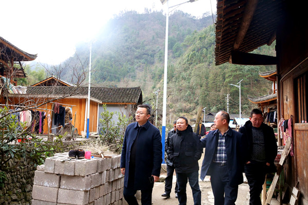 永顺县检察院党组书记代理检察长杨庆华深入朗溪乡开展春节前安全生产